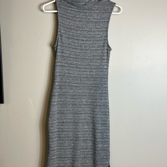 Lush medium turtle neck 15-p2p  41-1/2 length linied maxi slit on each side - Picture 10 of 11